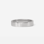 Front view of Flat Band / 4.5mm in Platinum