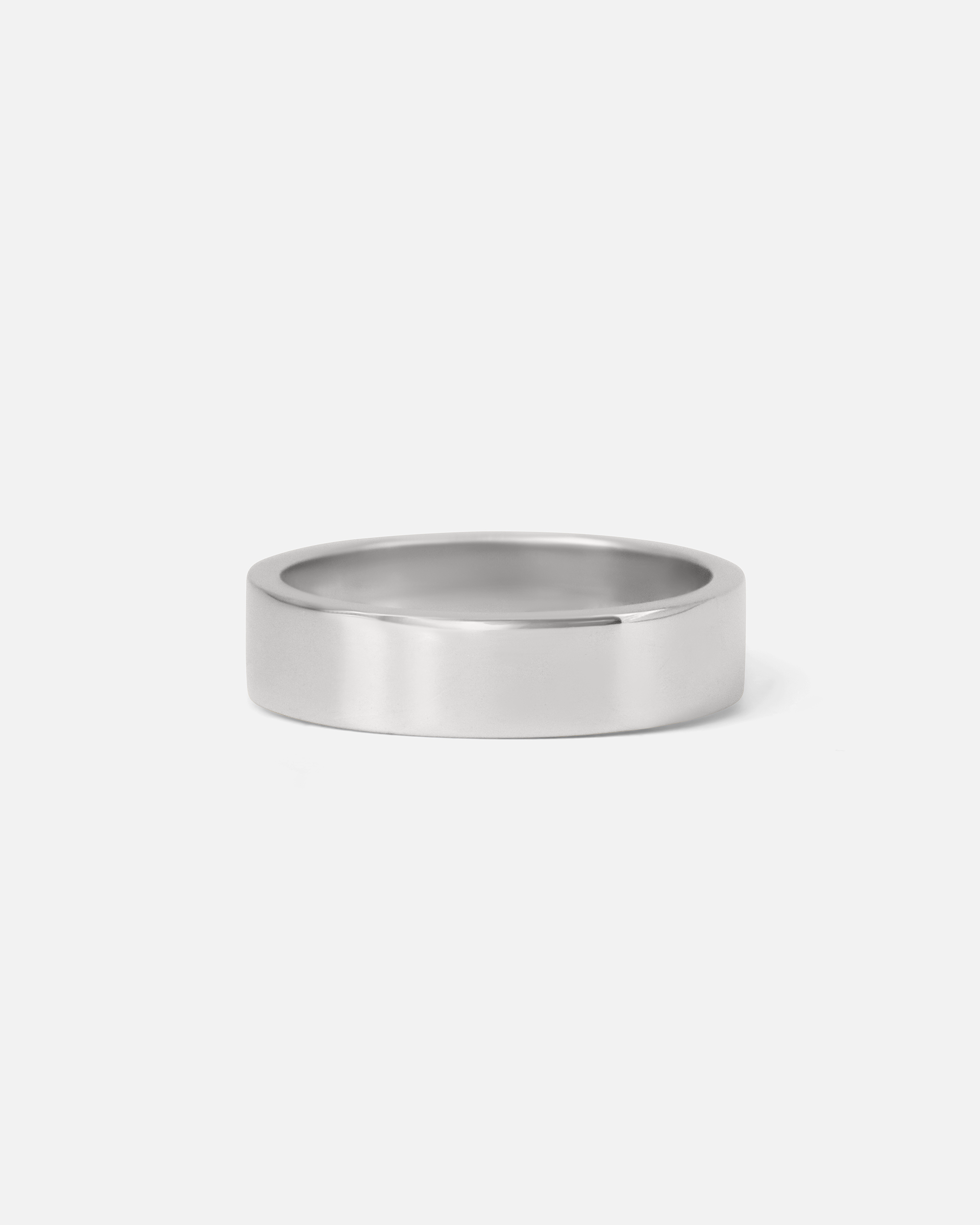 Front view of Flat Band / 5.5mm in Platinum