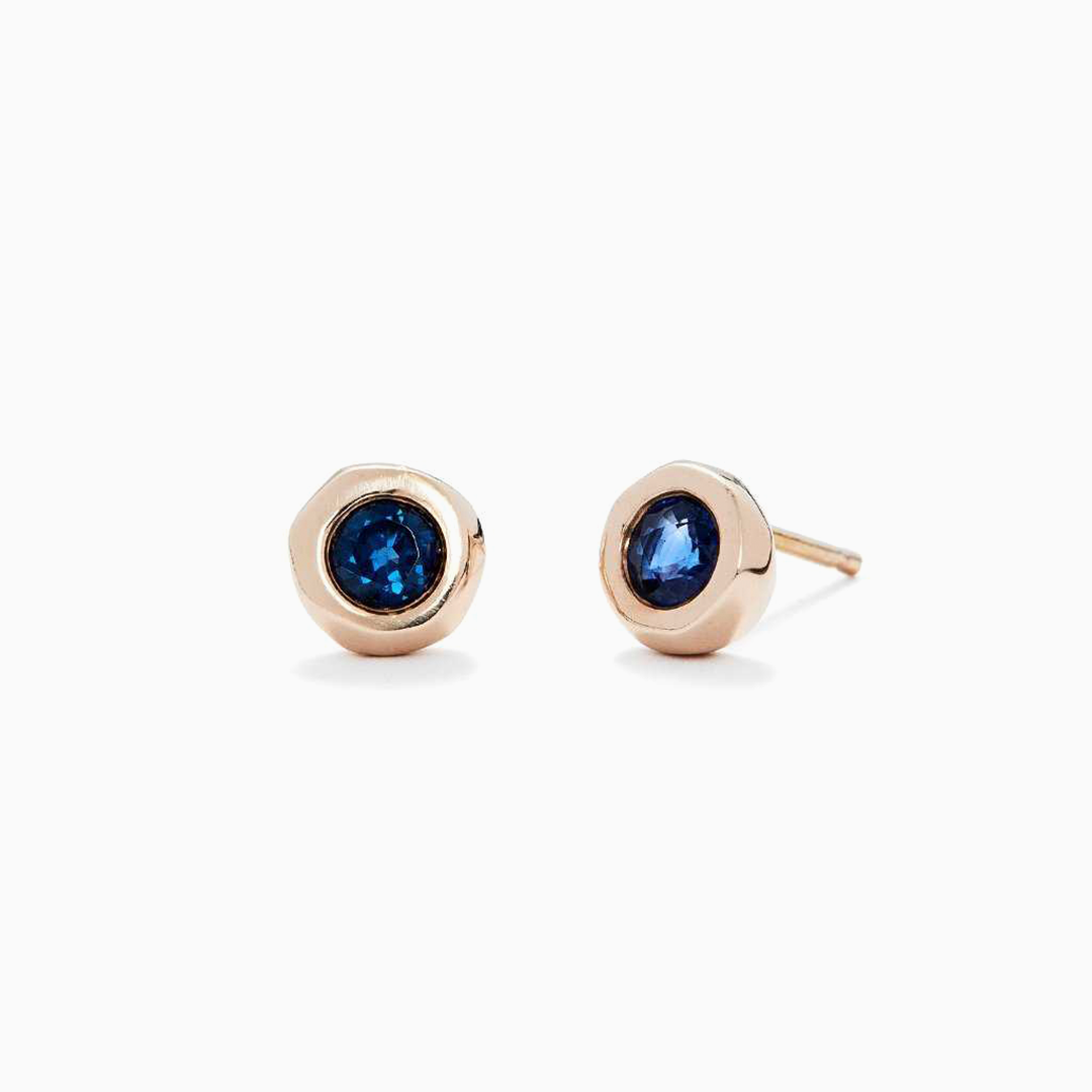 Front view of Pebble Studs / Sapphire