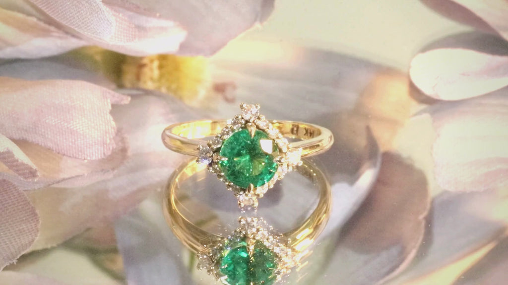 Lifestyle video of Marakata Ring showcasing each stone hitting the light reflection gracefully